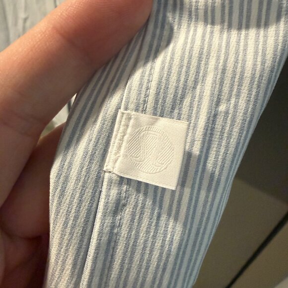 Lululemon New Venture Short-Sleeve Shirt Inline Stripe White Blue Large - Picture 3 of 8